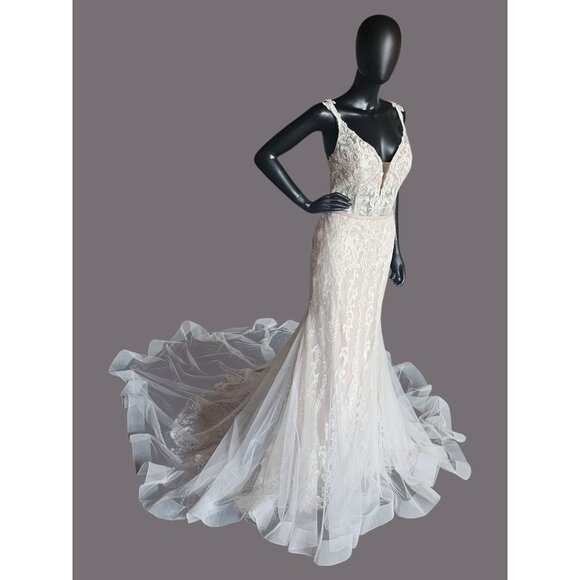 Ivory/Cappuccino Lace Applique Fit and Flare  Wedding  Gown - Mori Lee - Picture 2 of 16